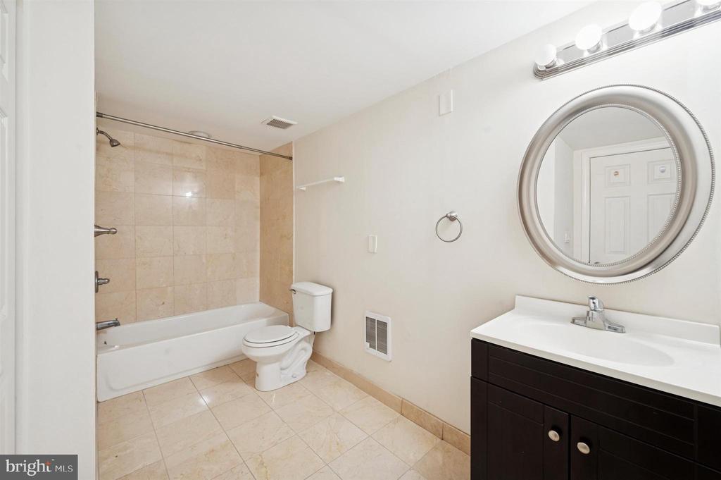 200 LOMBARD STREET 10 GU11