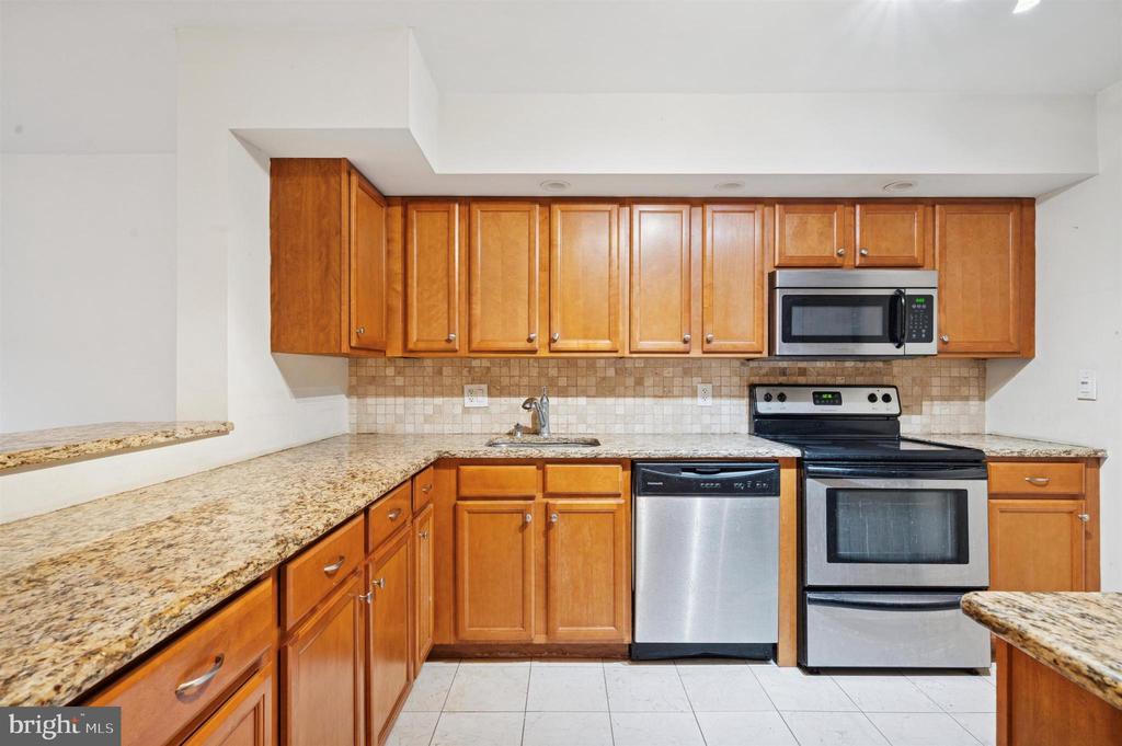 200 LOMBARD STREET 10 GU11