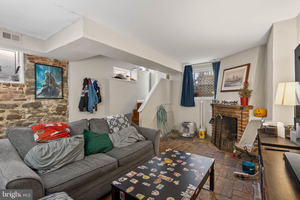 787 S 3RD STREET 1R
