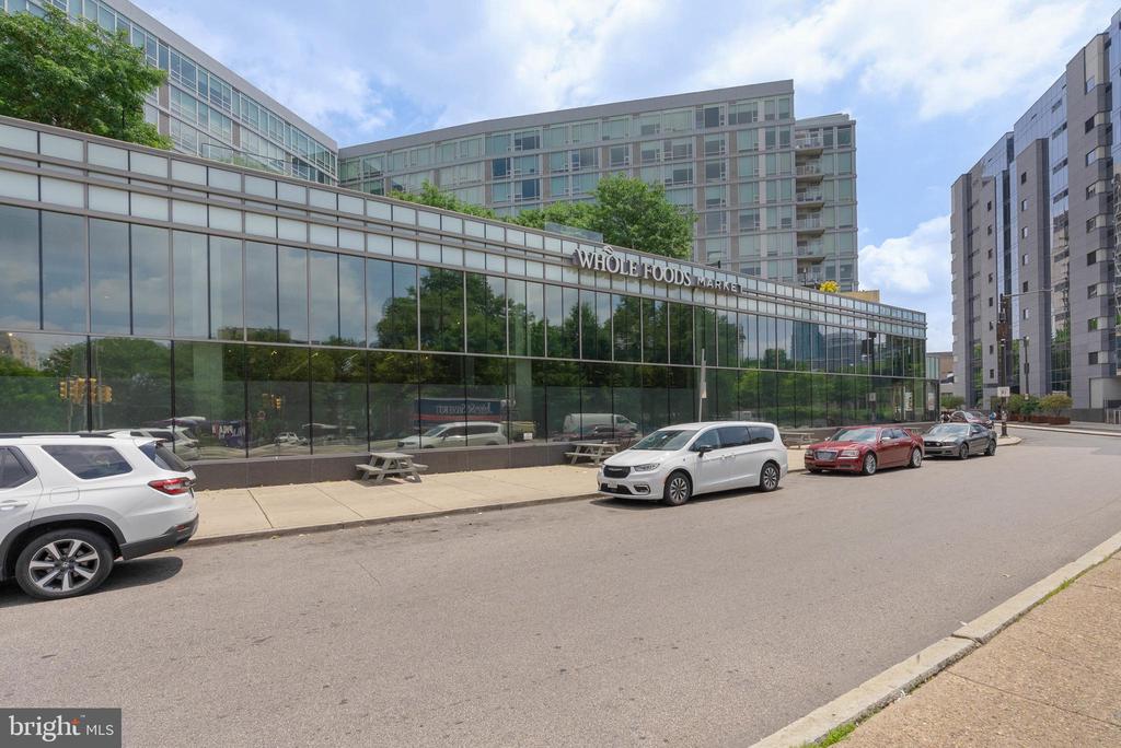 2001 HAMILTON STREET 507