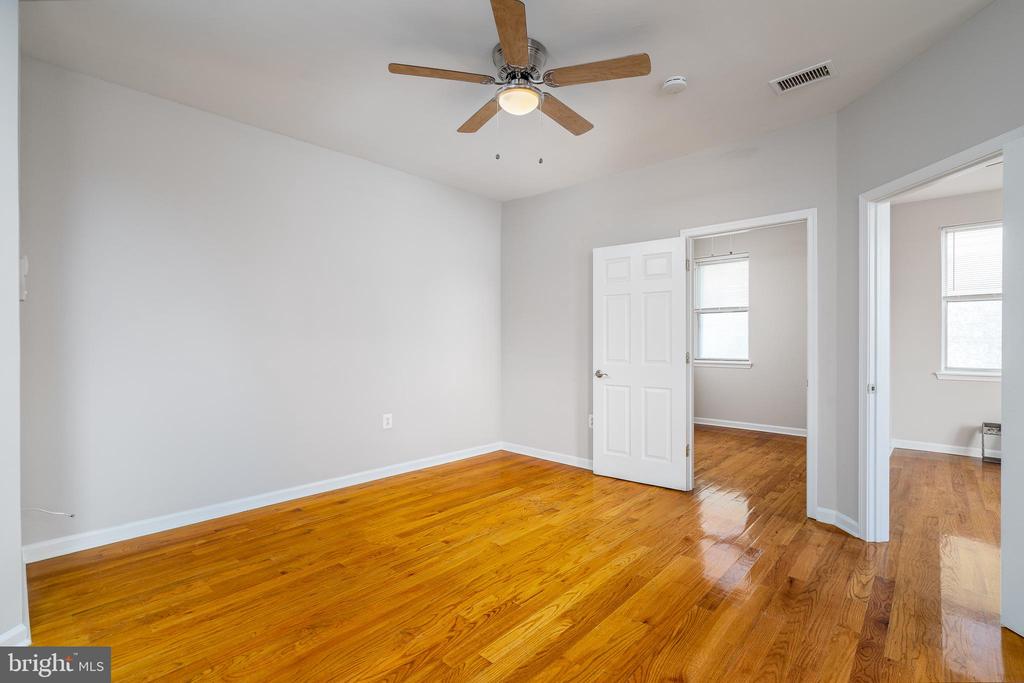 1537 S 6TH STREET 3R