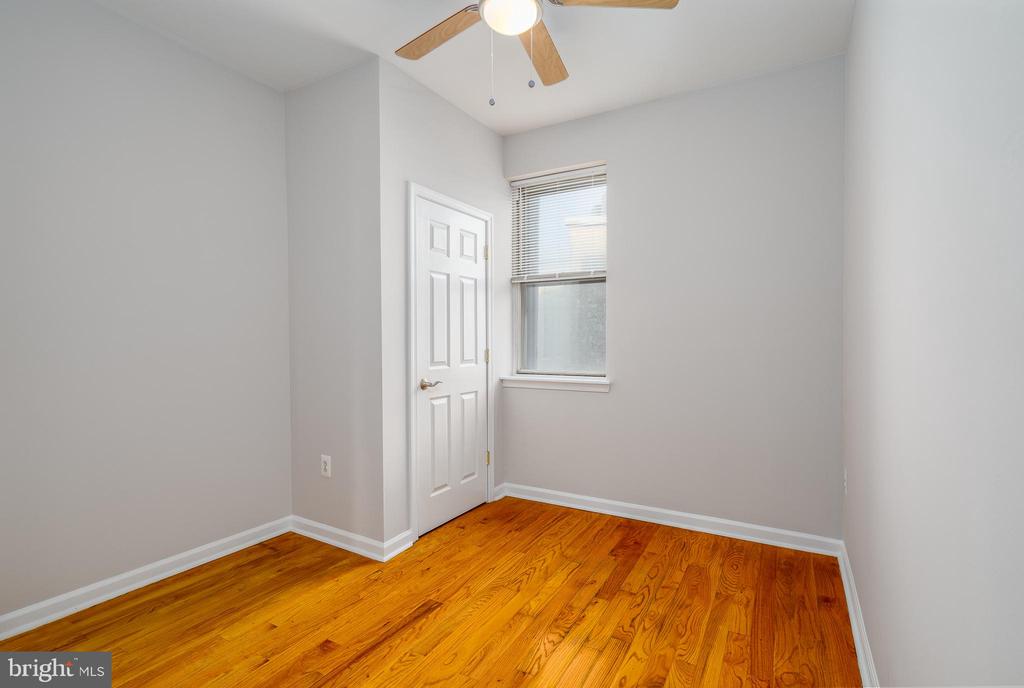 1537 S 6TH STREET 3R
