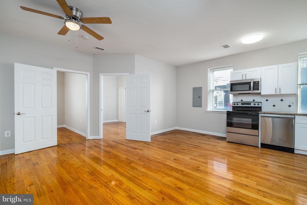 1537 S 6TH STREET 3R