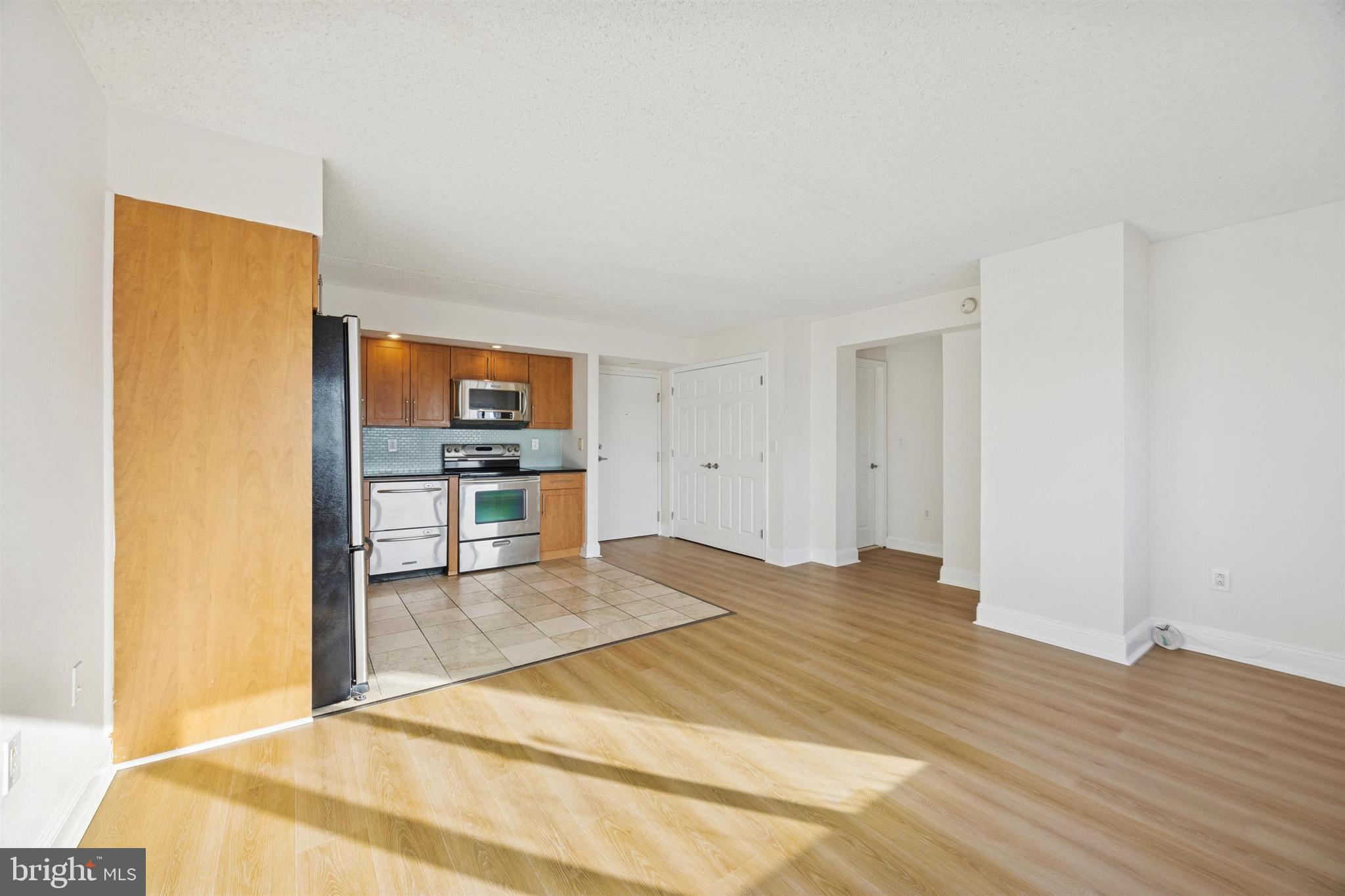 200 LOMBARD STREET 10 820