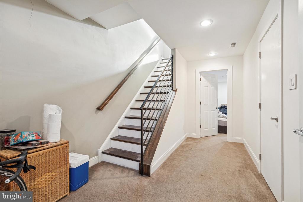 1946 TITAN STREET