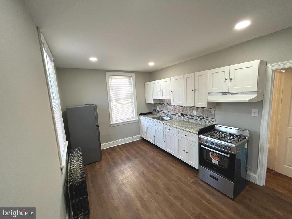 1251 E FLETCHER STREET 2R