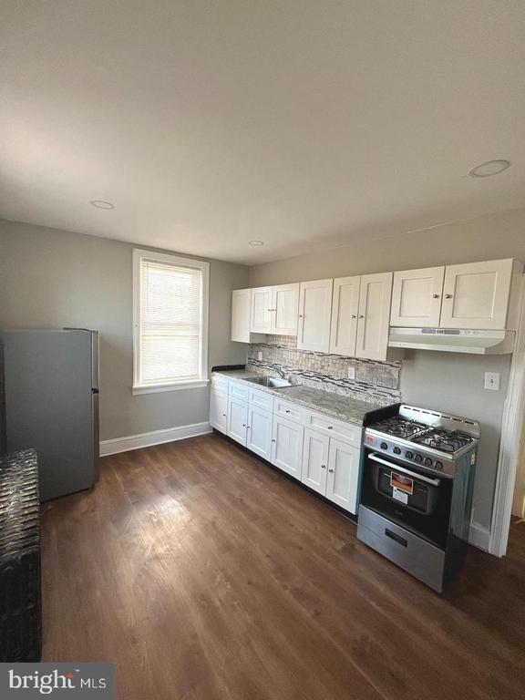 1251 E FLETCHER STREET 2R