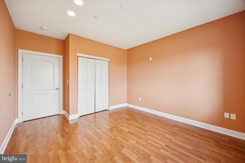 300 TYLER COURT 431
