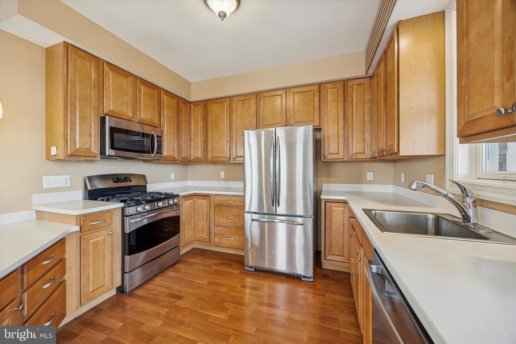 300 TYLER COURT 431