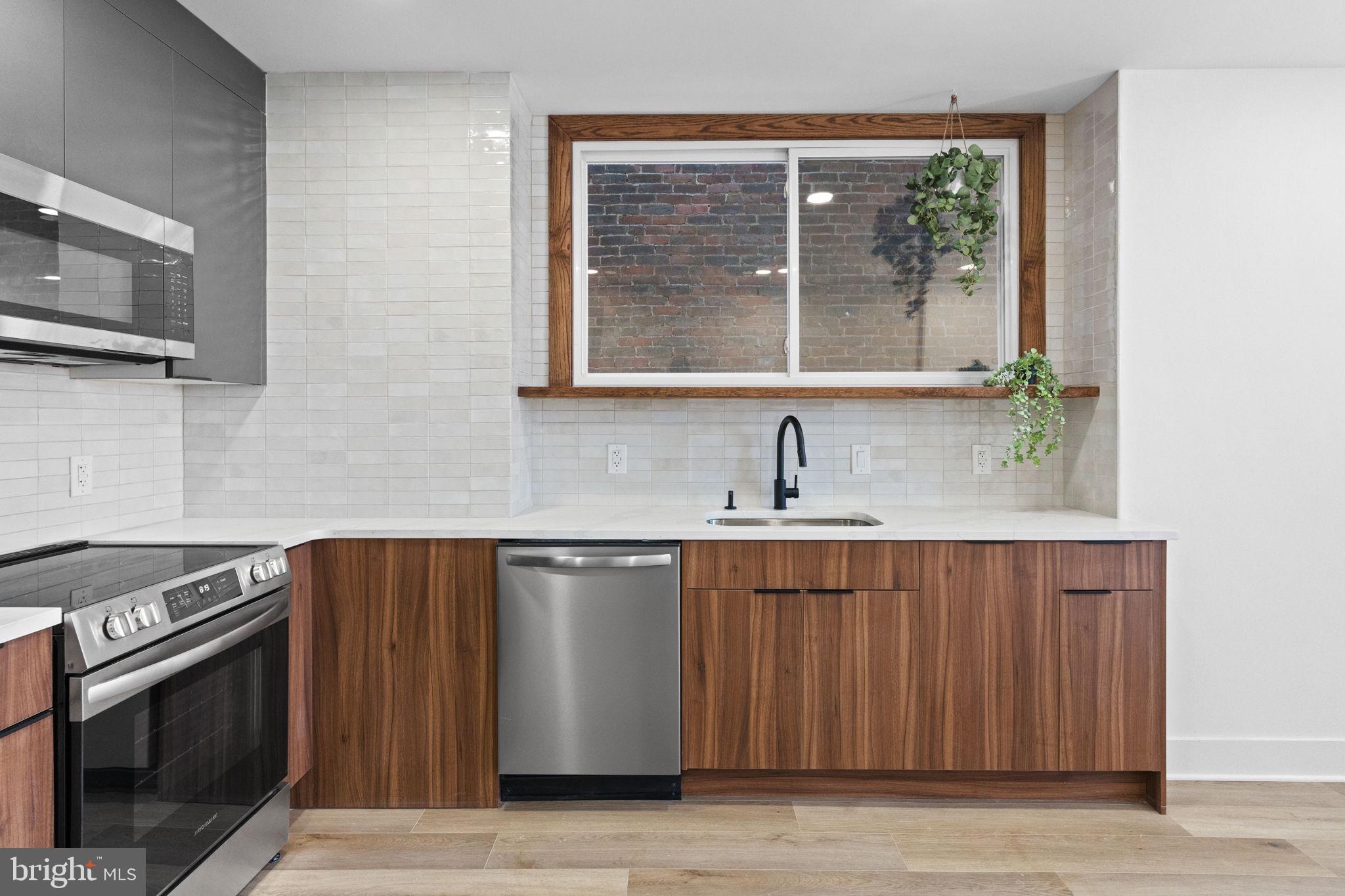 1502 S 52ND STREET