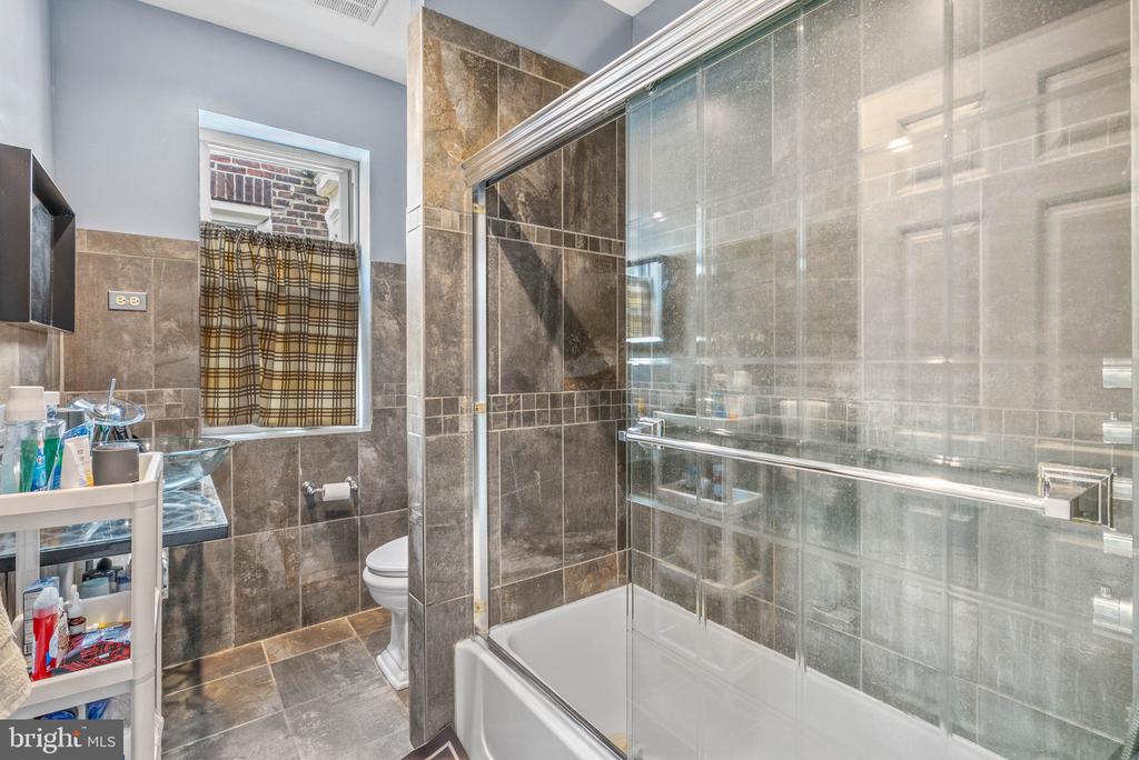 4069 MANAYUNK AVENUE