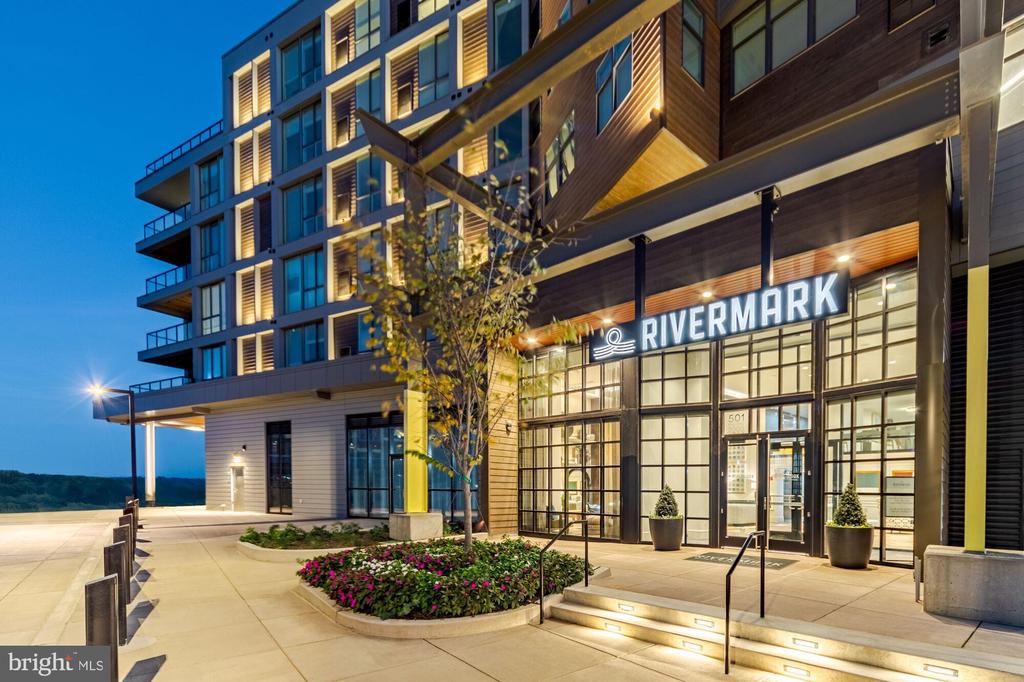 501-31 N COLUMBUS BOULEVARD 2313