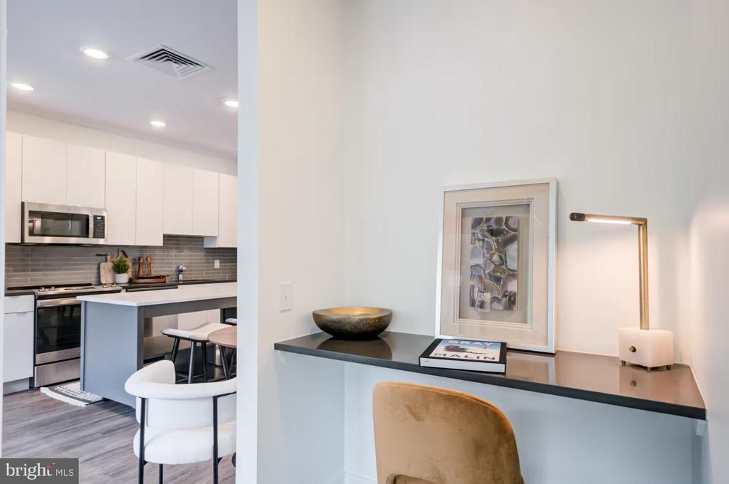 501-31 N COLUMBUS BOULEVARD 2313