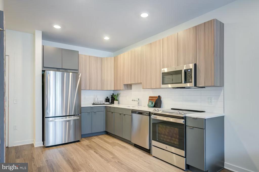501-31 N COLUMBUS BOULEVARD 2313