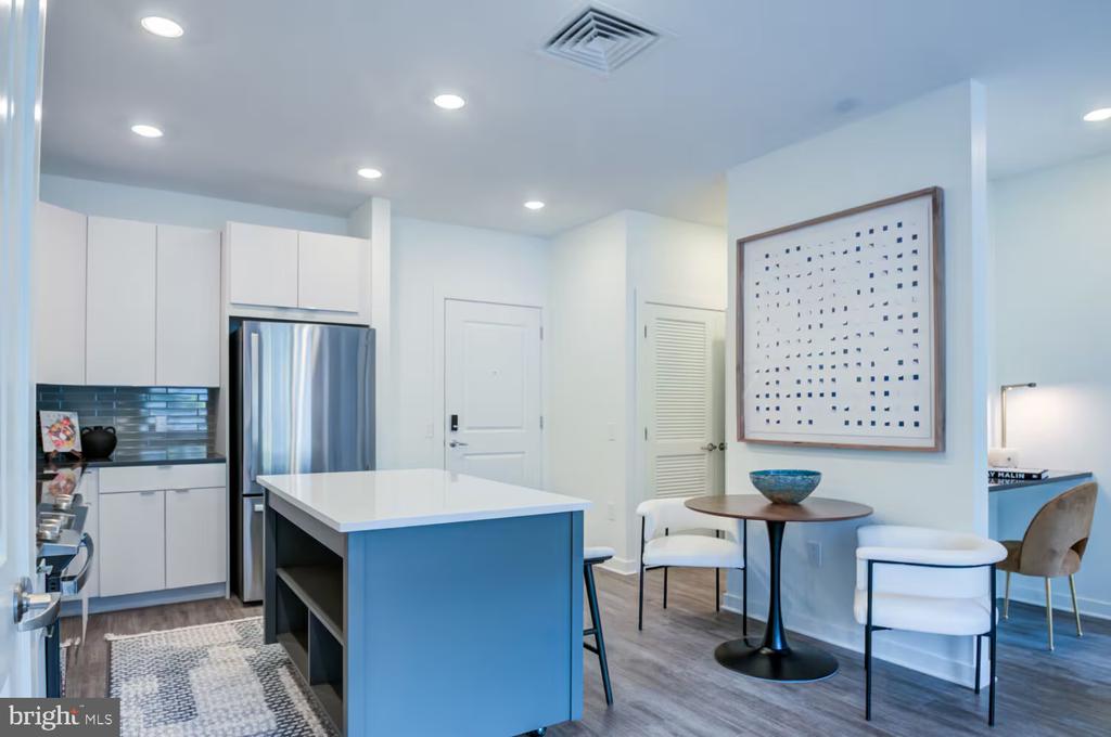 501-31 N COLUMBUS BOULEVARD 2313