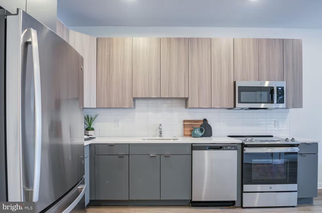 501-31 N COLUMBUS BOULEVARD 2313