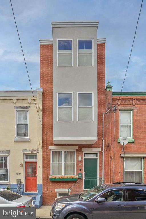 2447 MONTROSE STREET