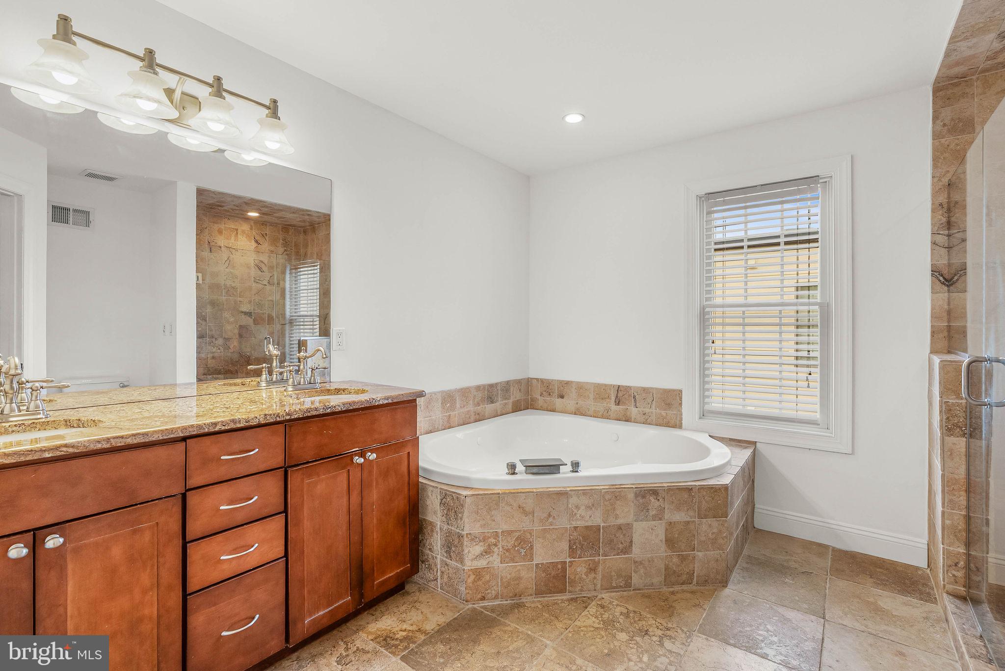 1004 N BODINE STREET