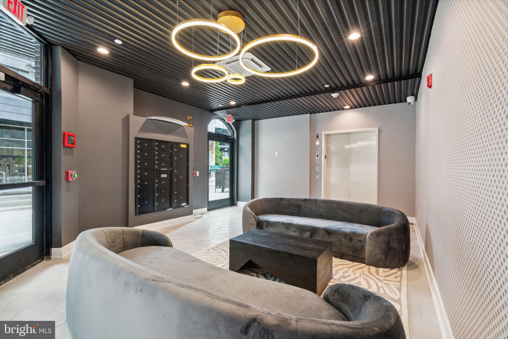 160 N 2ND STREET 64 3R