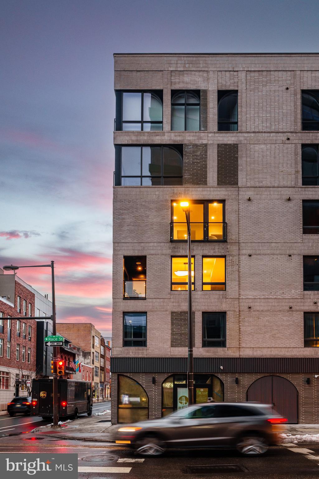 160 N 2ND STREET 64 3R