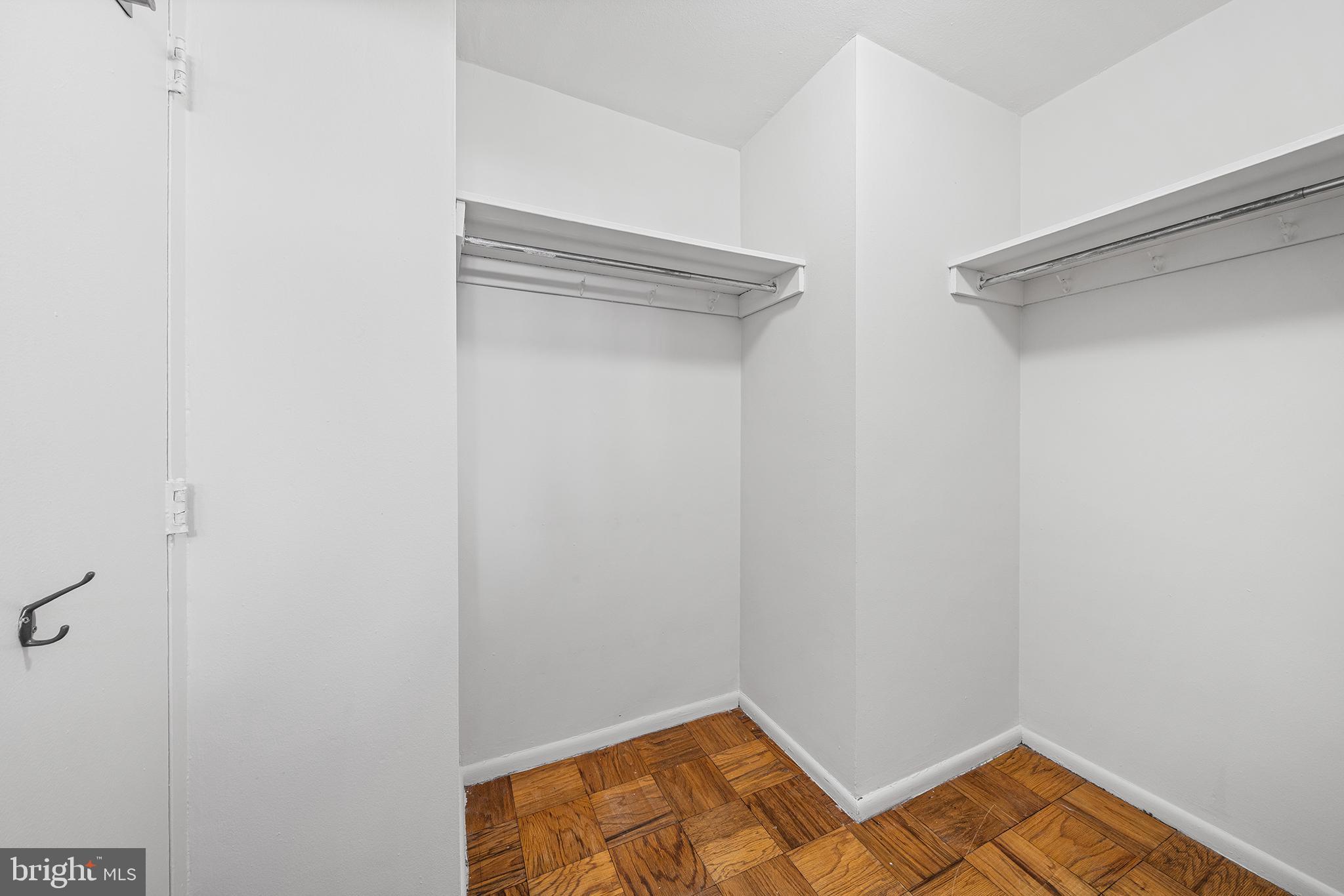 220 LOCUST STREET 25ES