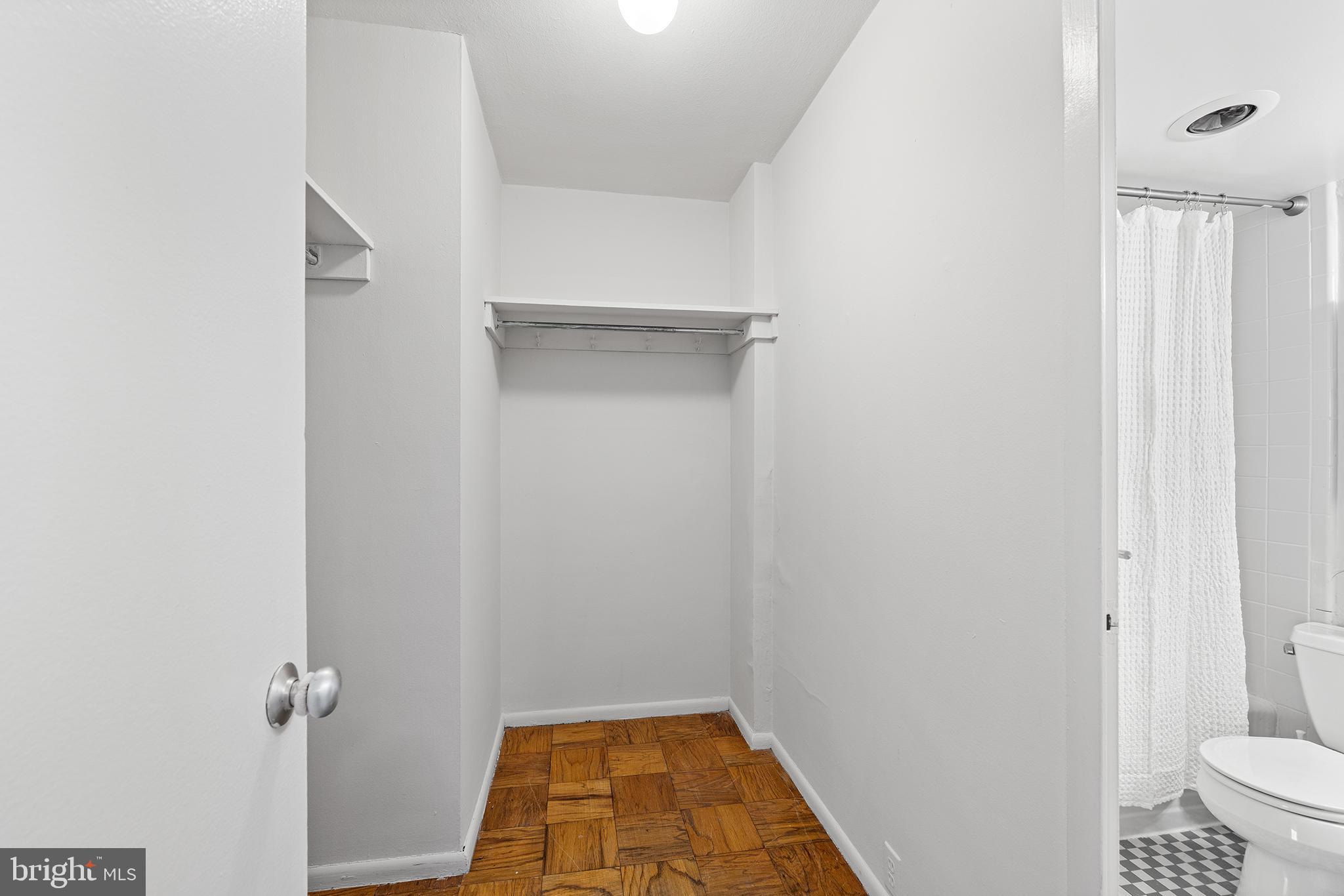 220 LOCUST STREET 25ES