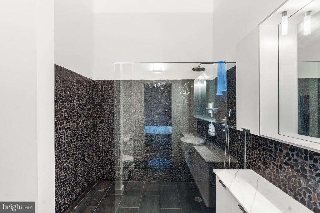105 S 12TH STREET Unit: 302
