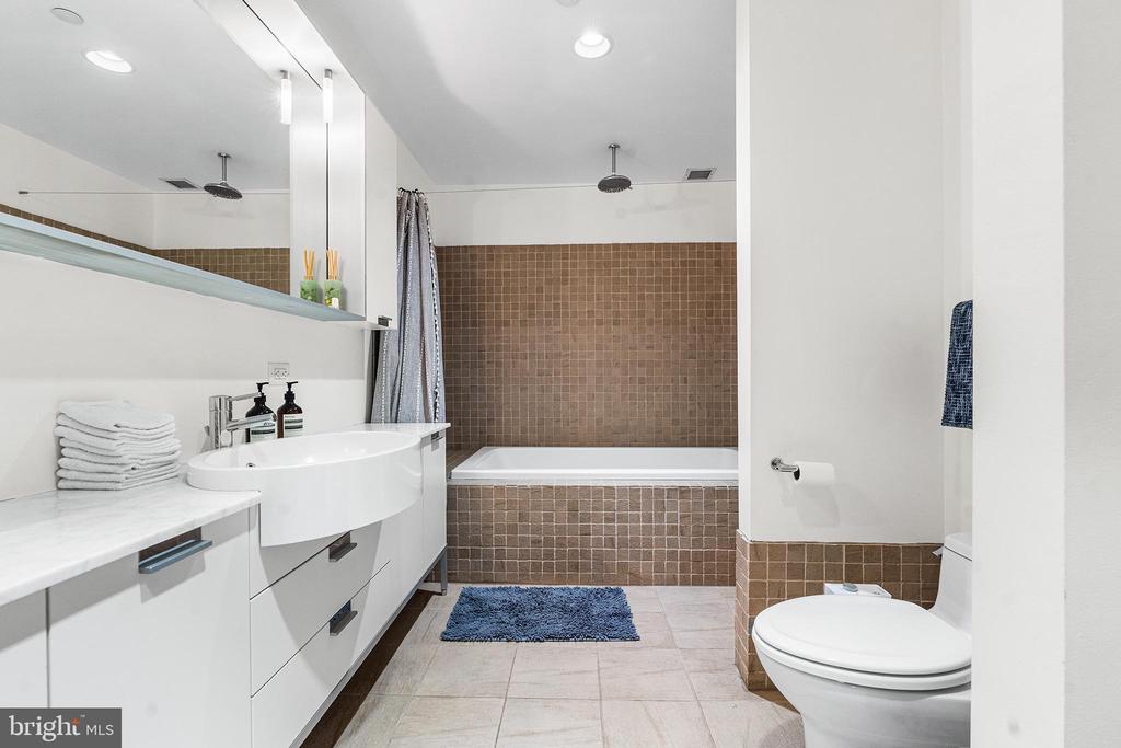 105 S 12TH STREET Unit: 302