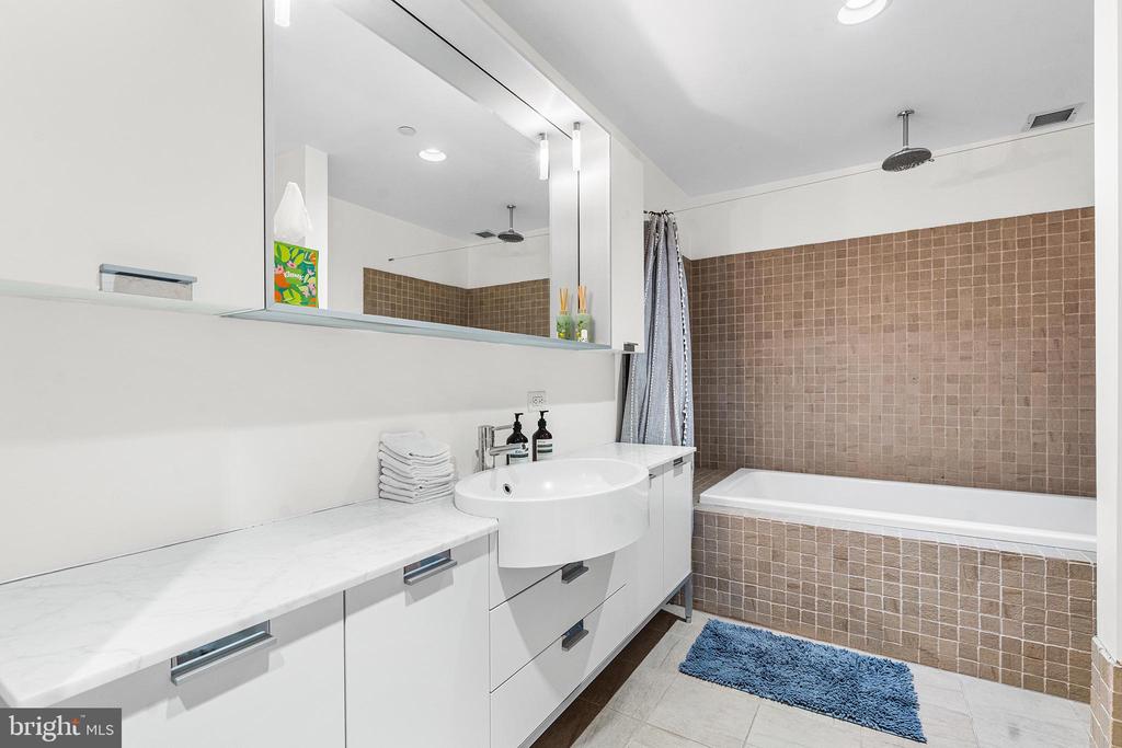 105 S 12TH STREET Unit: 302
