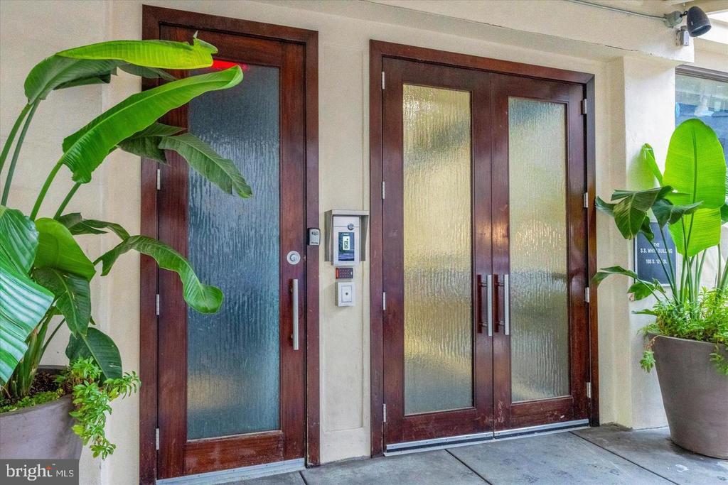 105 S 12TH STREET Unit: 302