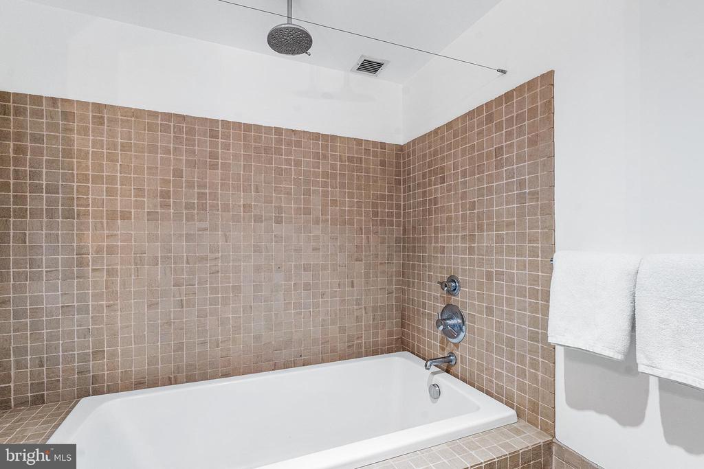 105 S 12TH STREET Unit: 302
