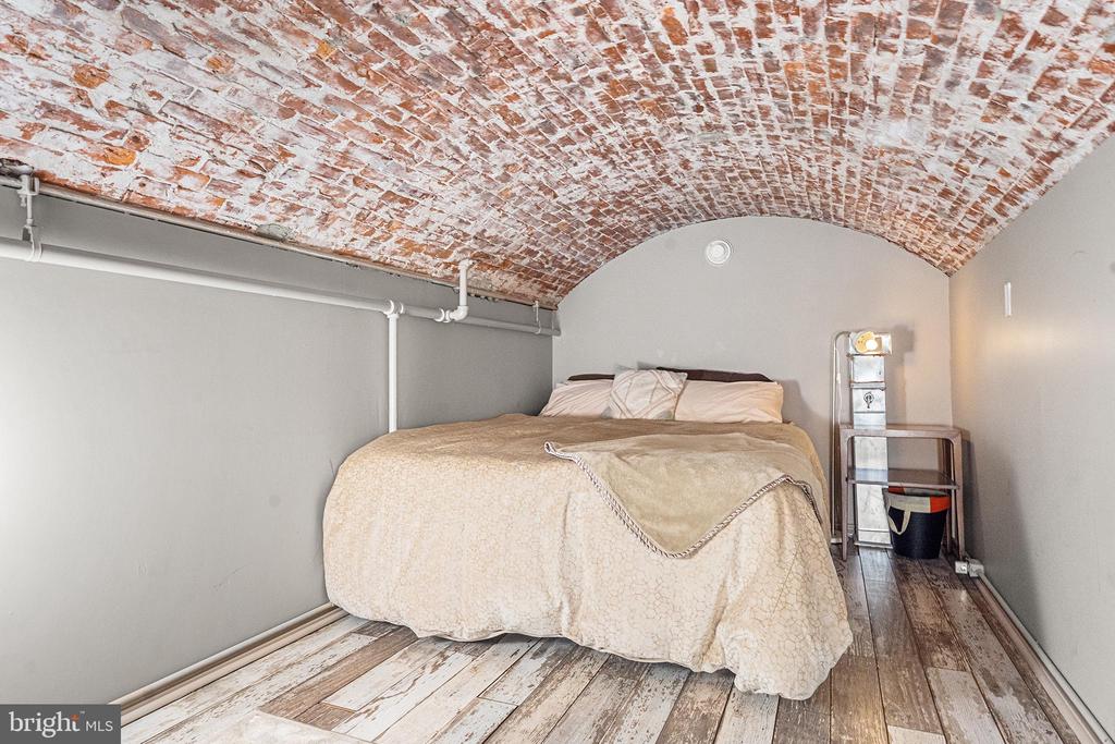 105 S 12TH STREET Unit: 302