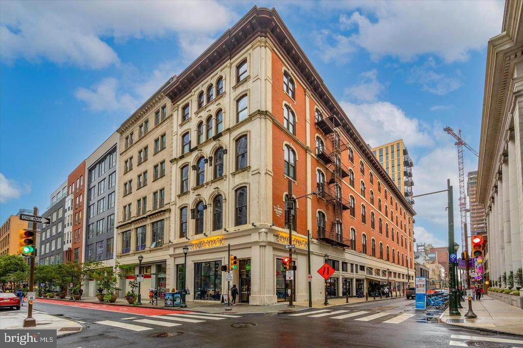 105 S 12TH STREET Unit: 302