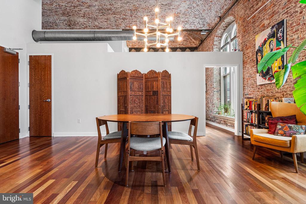 105 S 12TH STREET Unit: 302