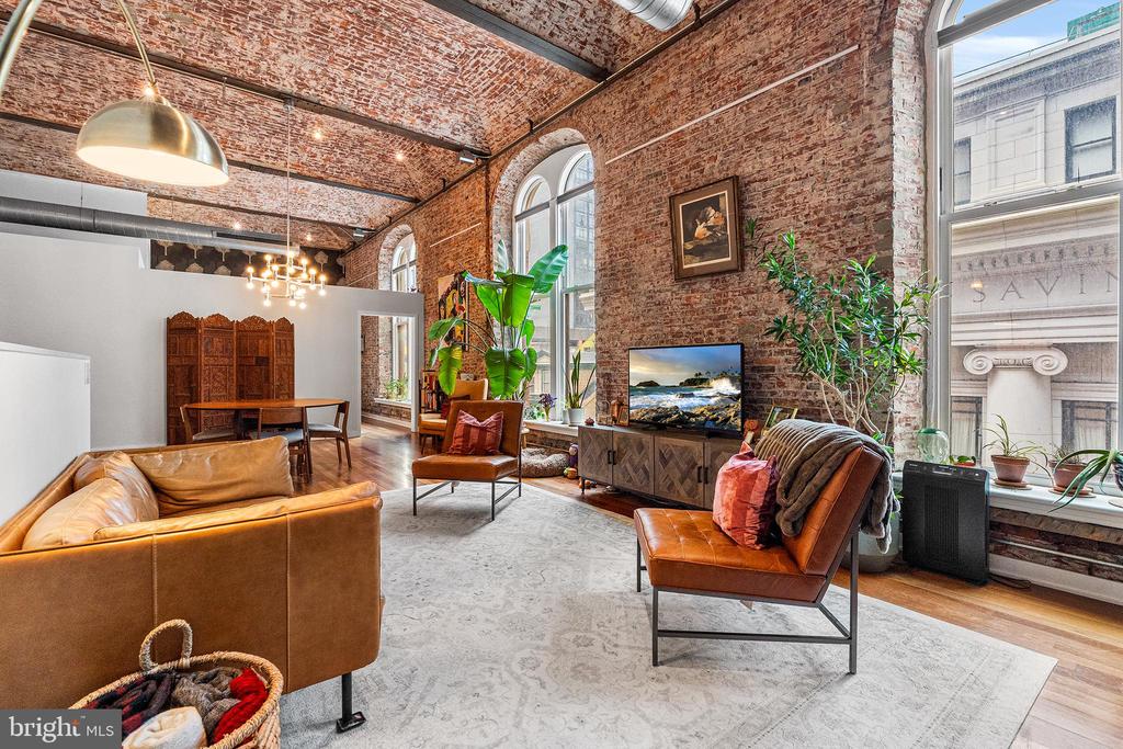 105 S 12TH STREET Unit: 302