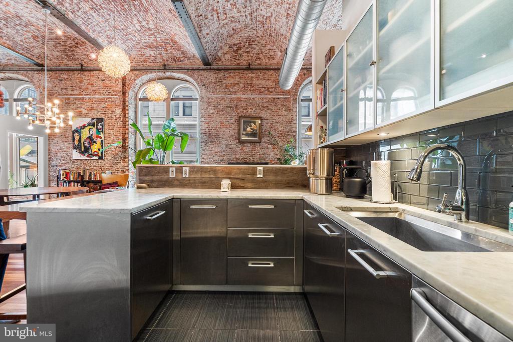 105 S 12TH STREET Unit: 302