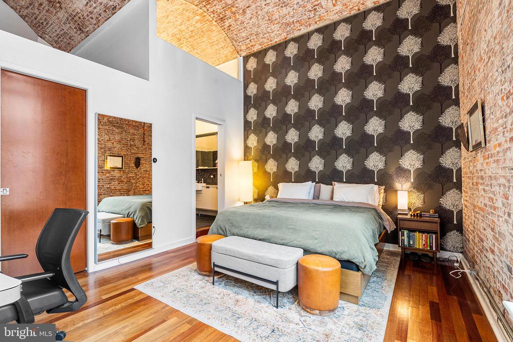 105 S 12TH STREET Unit: 302