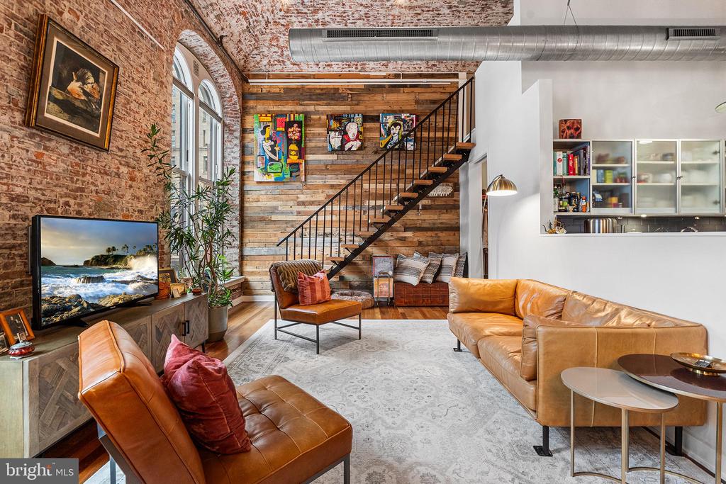 105 S 12TH STREET Unit: 302