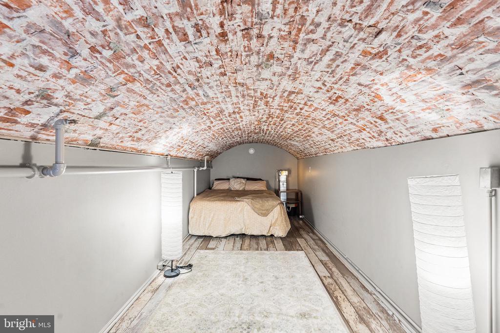 105 S 12TH STREET Unit: 302