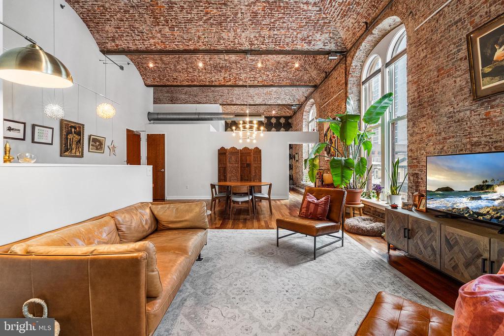 105 S 12TH STREET Unit: 302