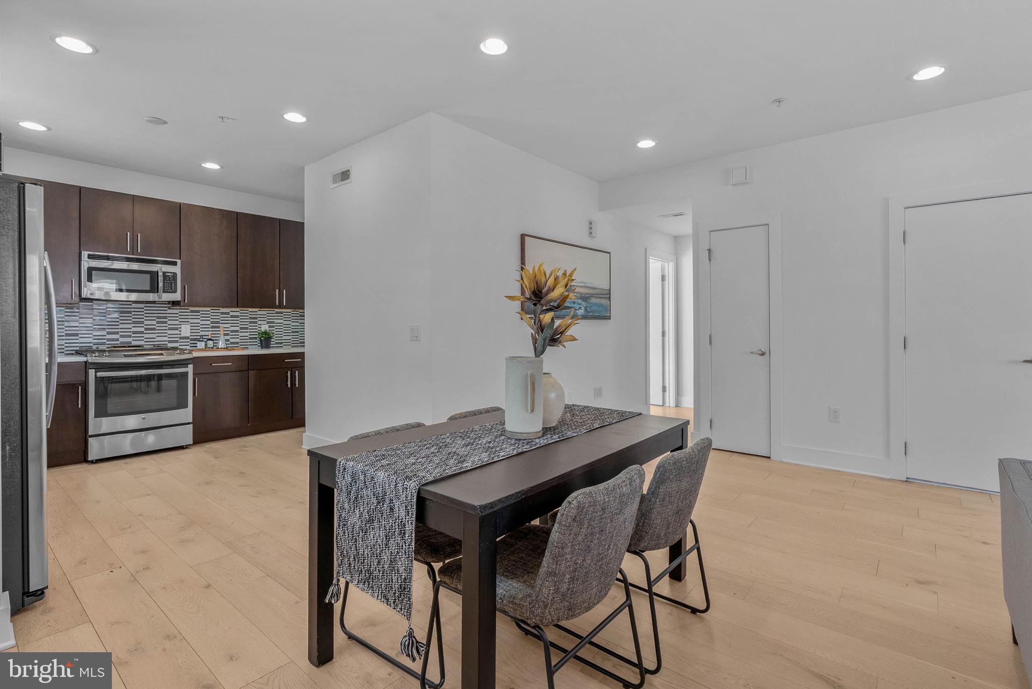 808A MONTROSE STREET