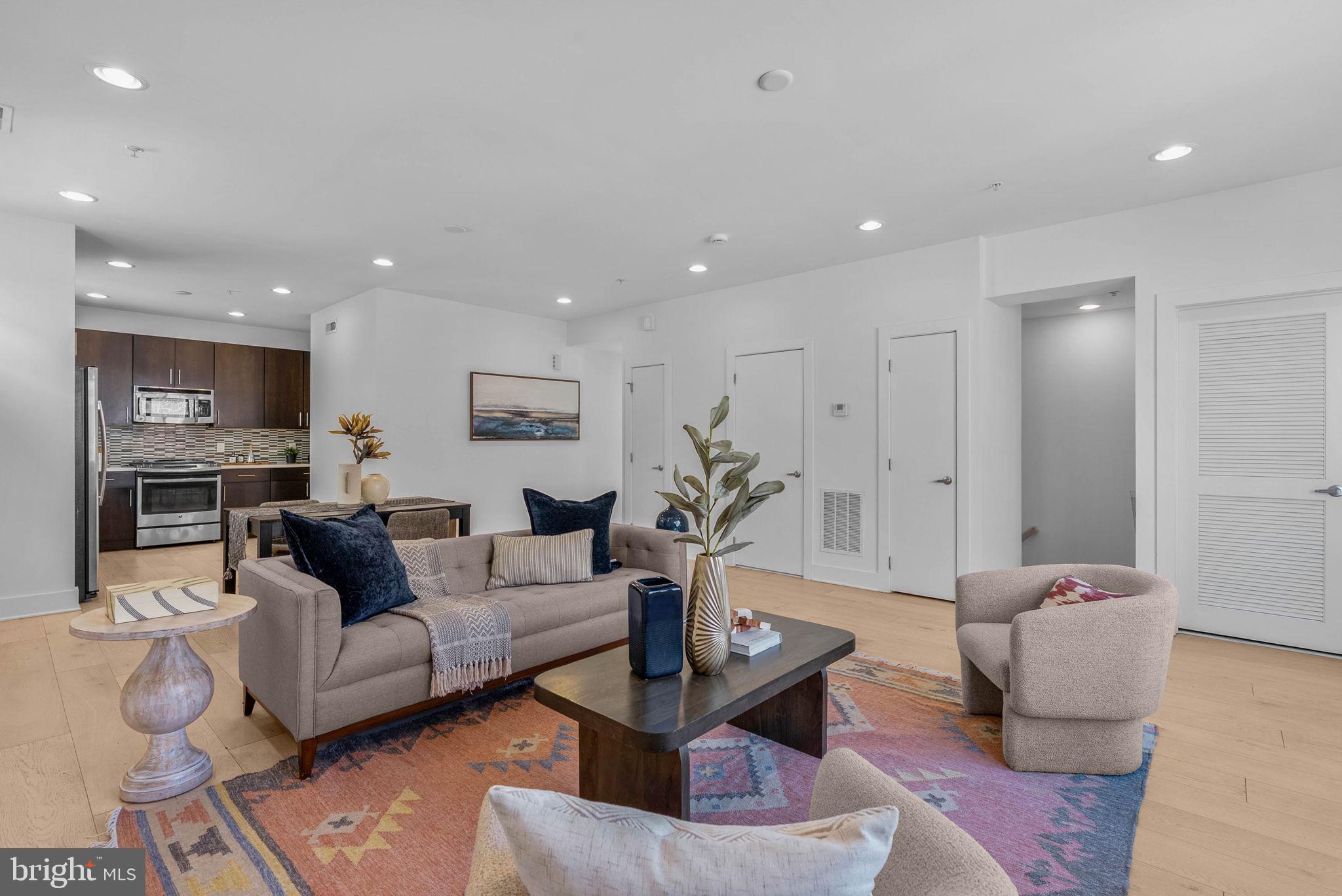 808A MONTROSE STREET