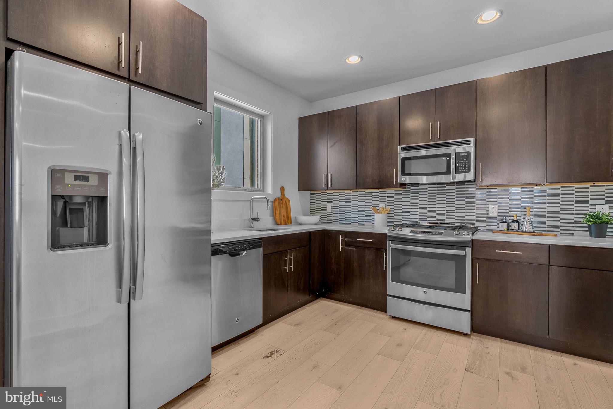 808A MONTROSE STREET