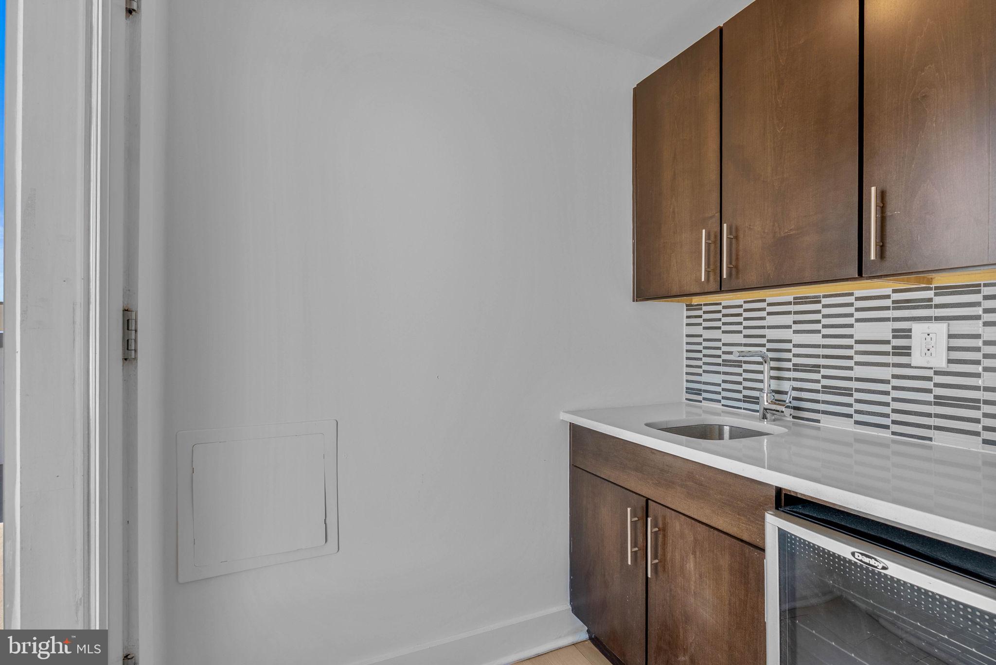 808A MONTROSE STREET