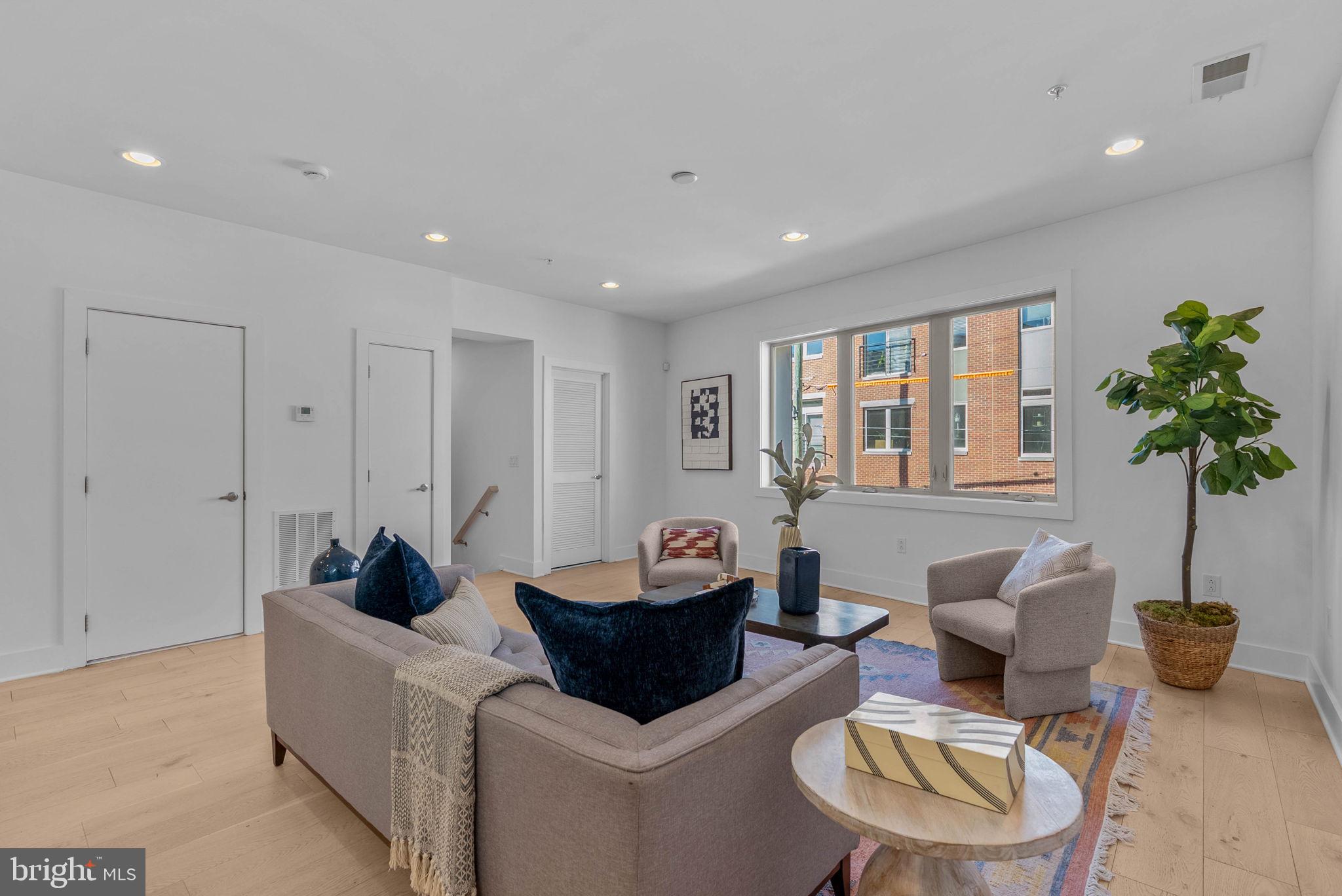 808A MONTROSE STREET