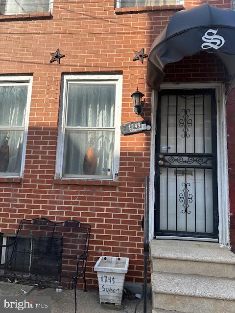 1749 W SEYBERT STREET