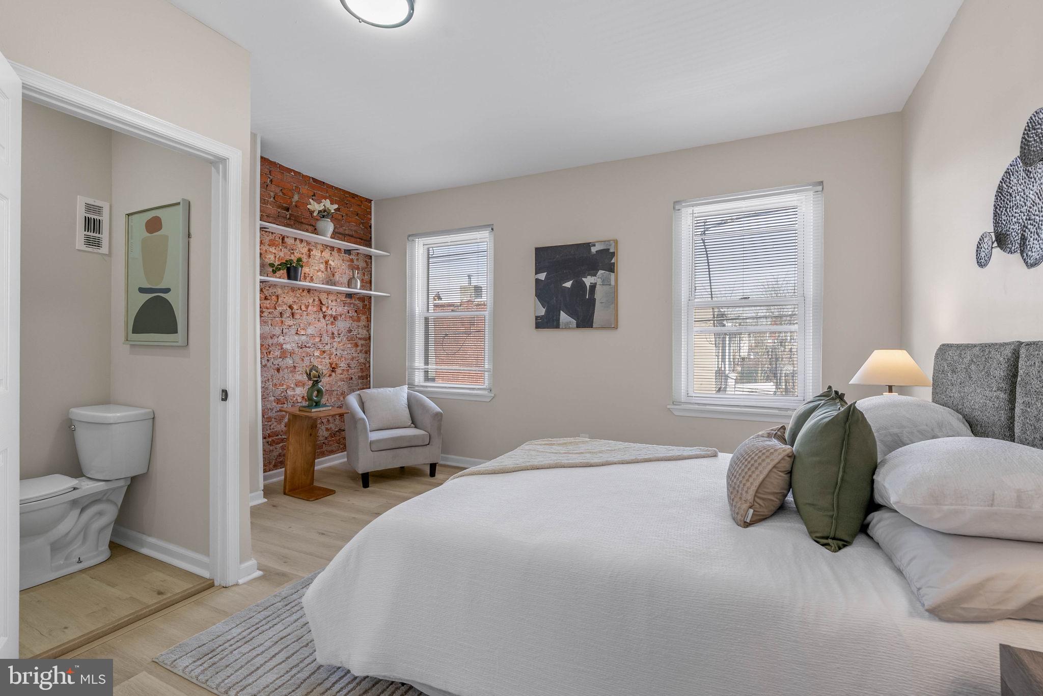 2908 W MASTER STREET