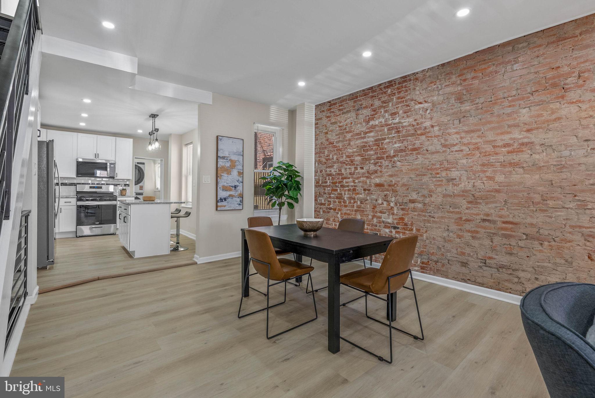 2908 W MASTER STREET