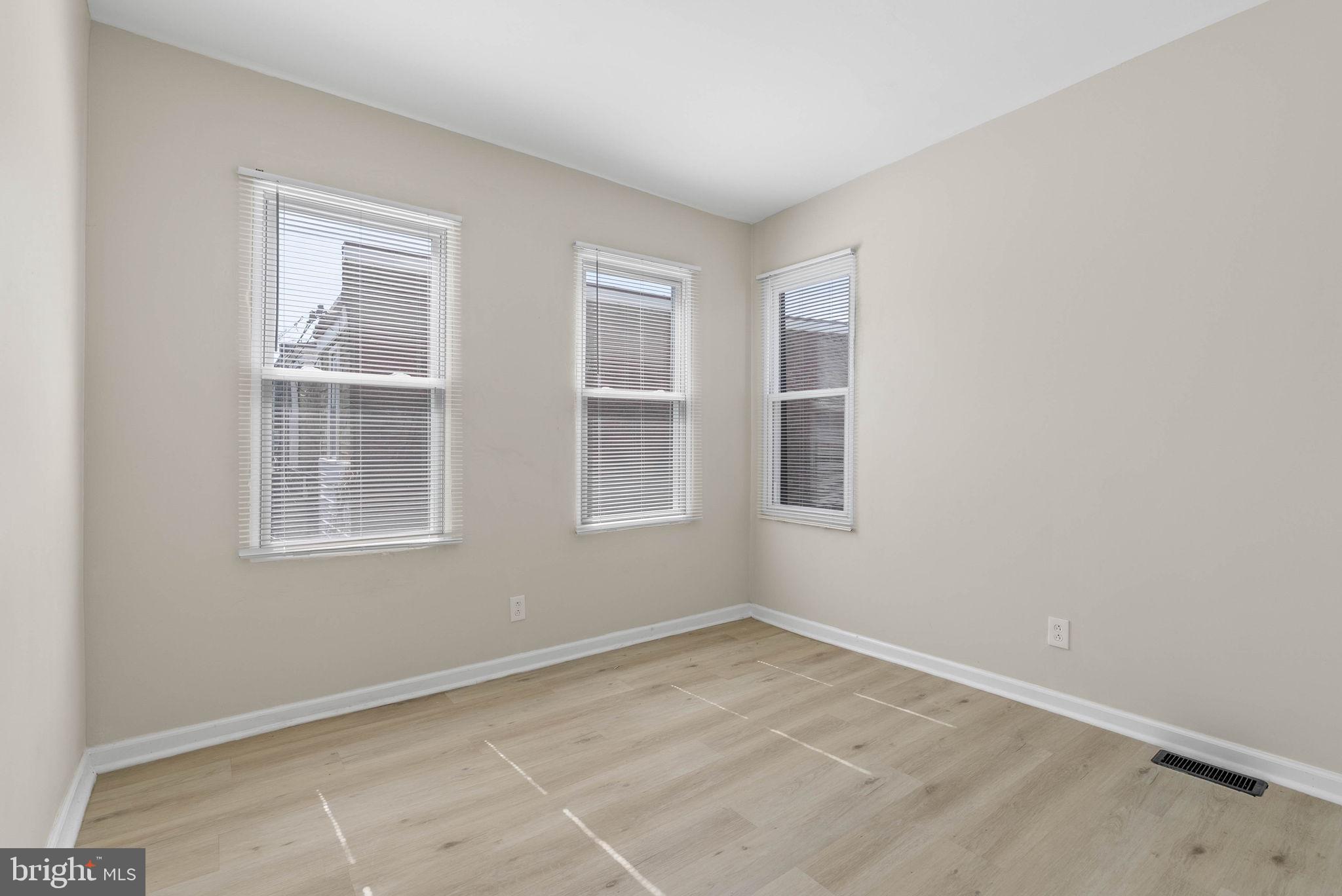 2908 W MASTER STREET