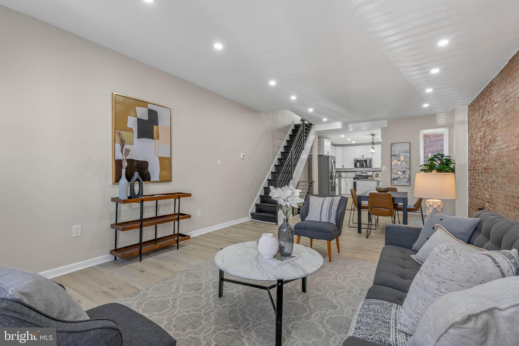 2908 W MASTER STREET